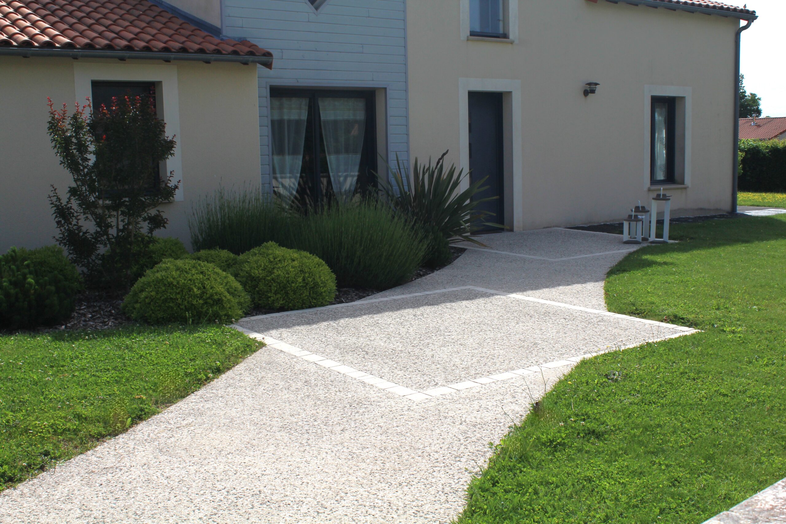 accès maison - béton roche